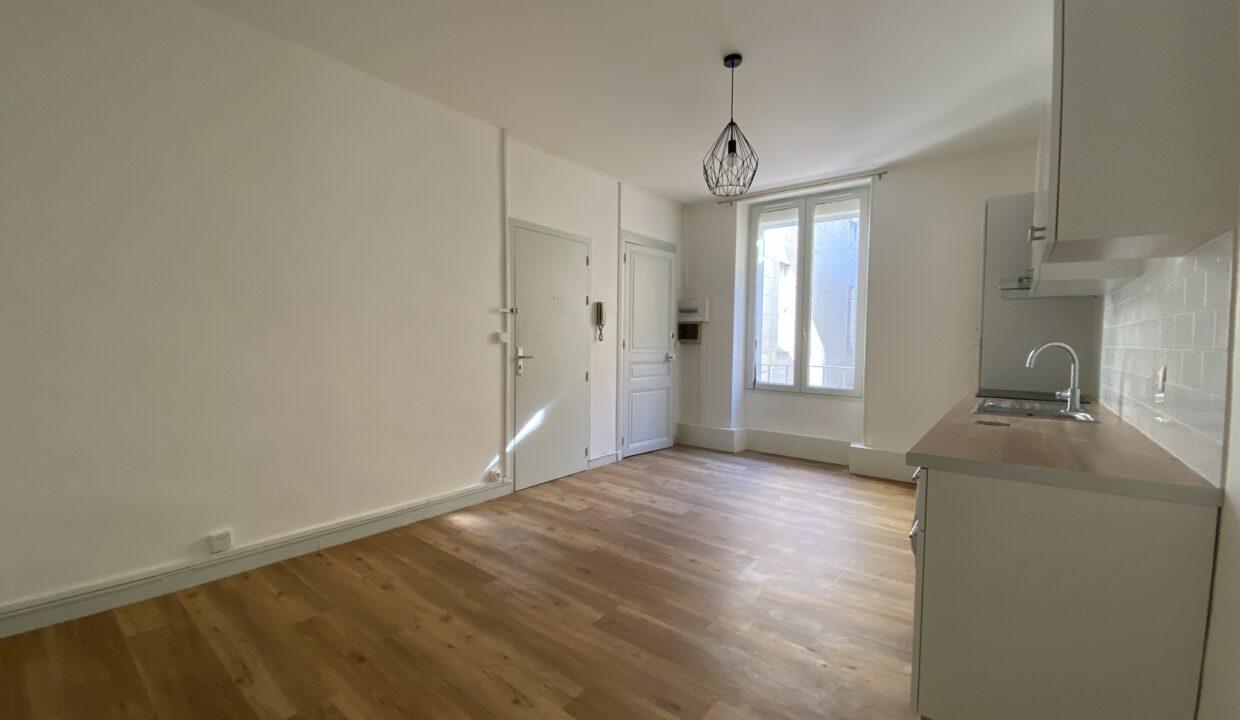 18CG4-T2-hyper-centre-Carnot-balcon-rénové-4