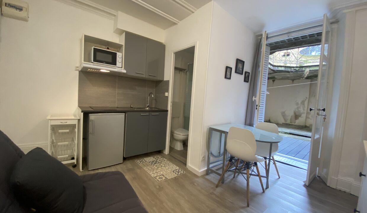 67CAT2-T1-appartement-centre-ville-meublé-rénové-grande-terrasse-2