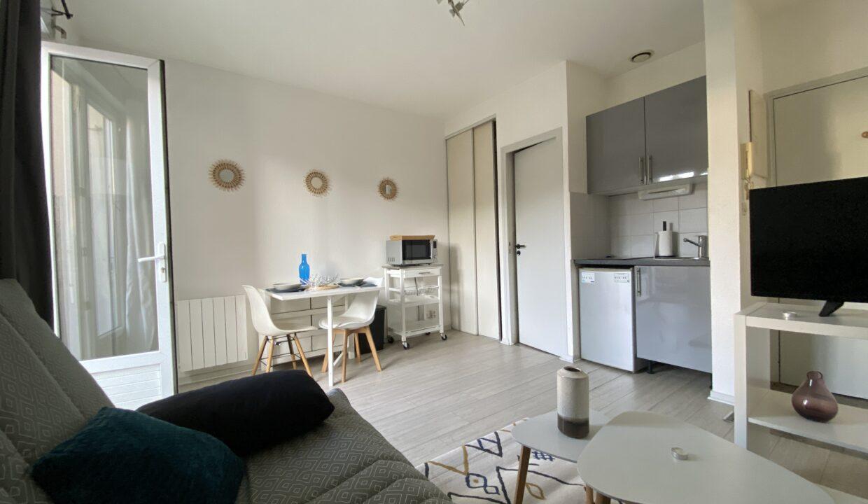 28JA14-T1-studio-meublé-lumineux-gare-4