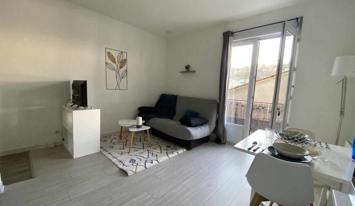 28JA14-T1-studio-meublé-lumineux-gare-5