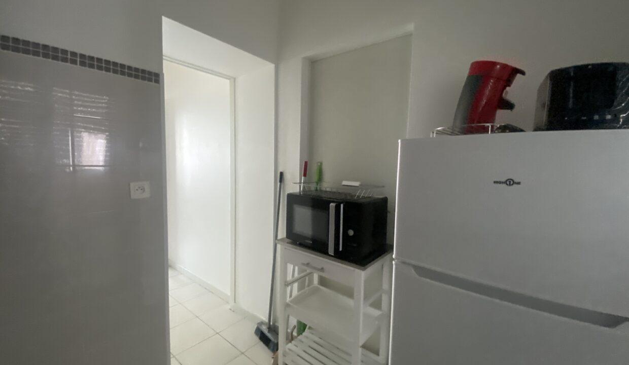 9TH1-grand-studio-meublé-centre-ville-cuisine-séparée-7