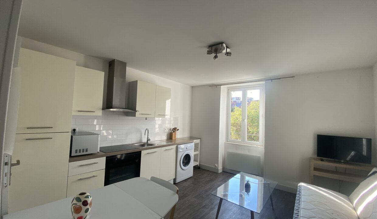 14PCP4-T1-studio-meublé-rénové-1