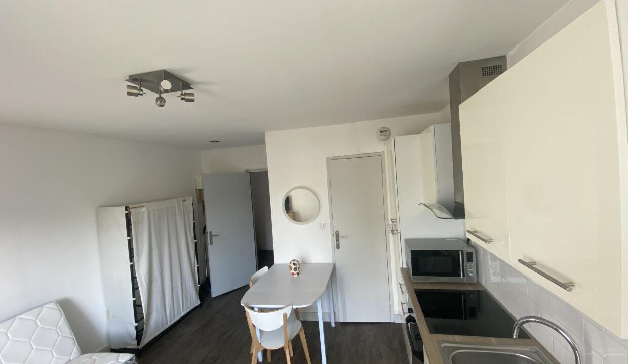 14PCP4-T1-studio-meublé-rénové-3