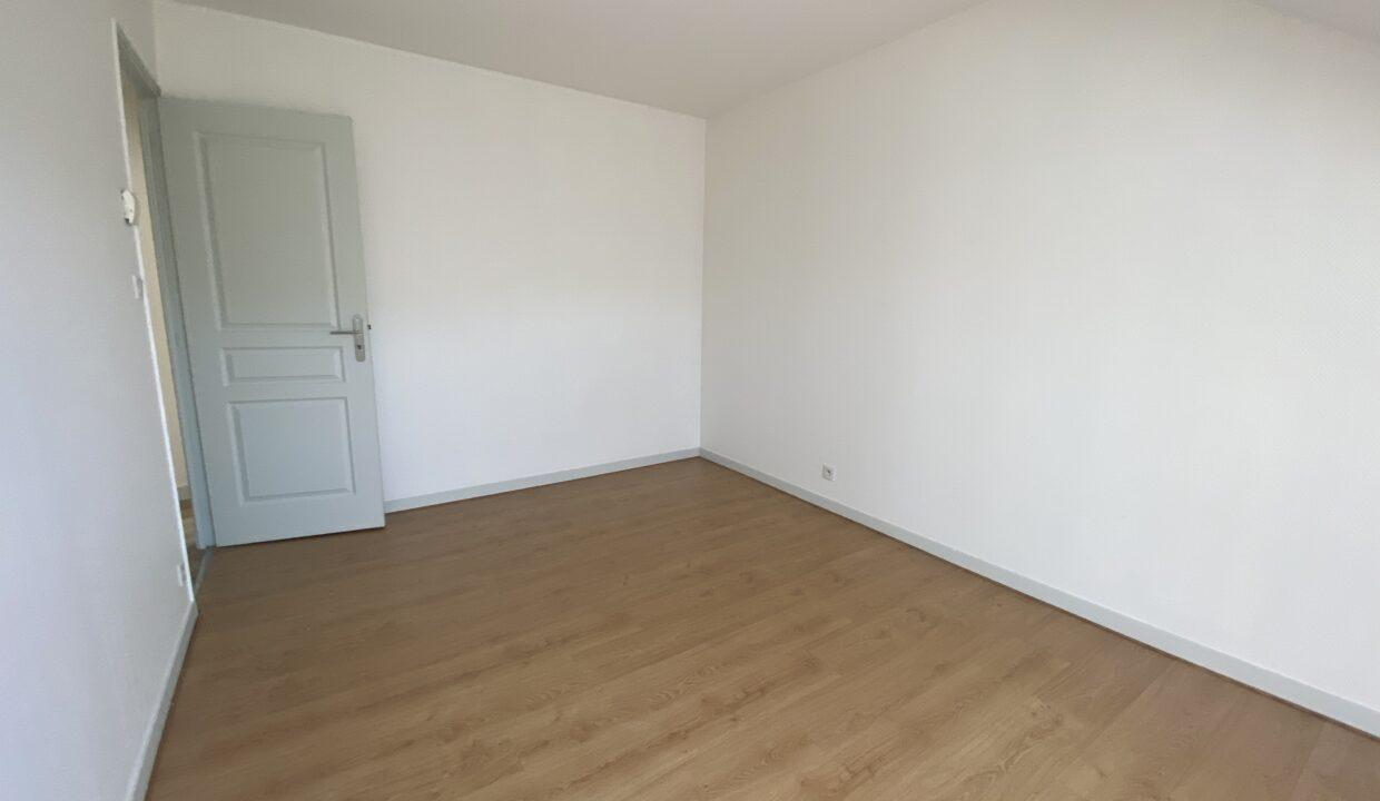 63PA7-T3-appartement-centre-ville-rénové-mansardé- gare-Poitiers-16
