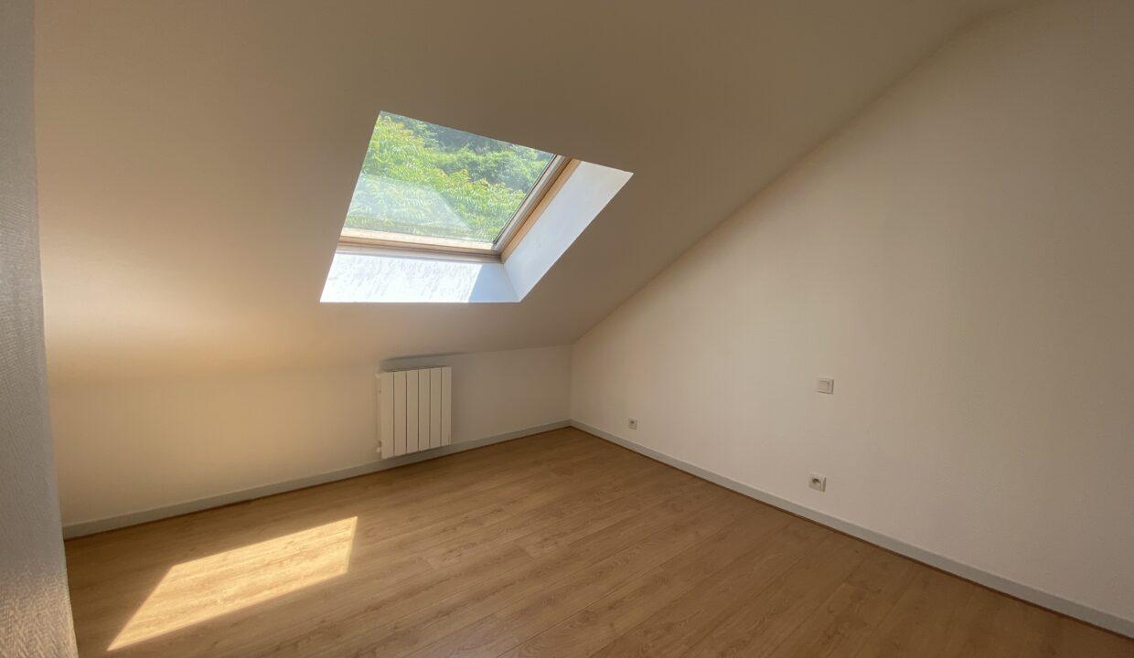 63PA7-T3-appartement-centre-ville-rénové-mansardé- gare-Poitiers-17