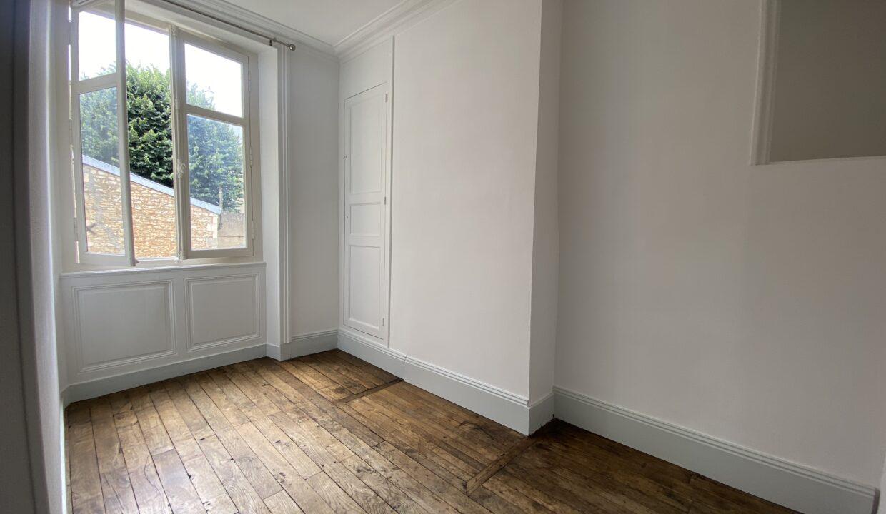 67CAT4-T2-poitiers-appartement-vide-rénové-cheminée-standing-centre-ville-13