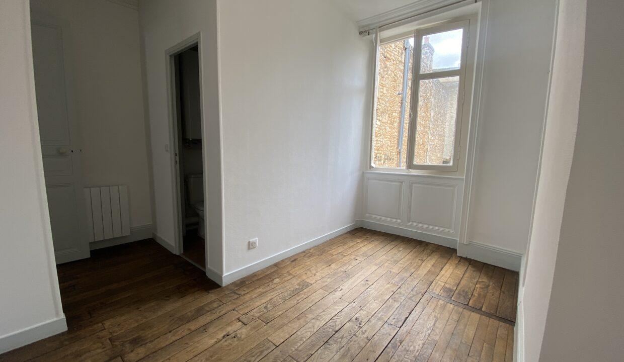 67CAT4-T2-poitiers-appartement-vide-rénové-cheminée-standing-centre-ville-14