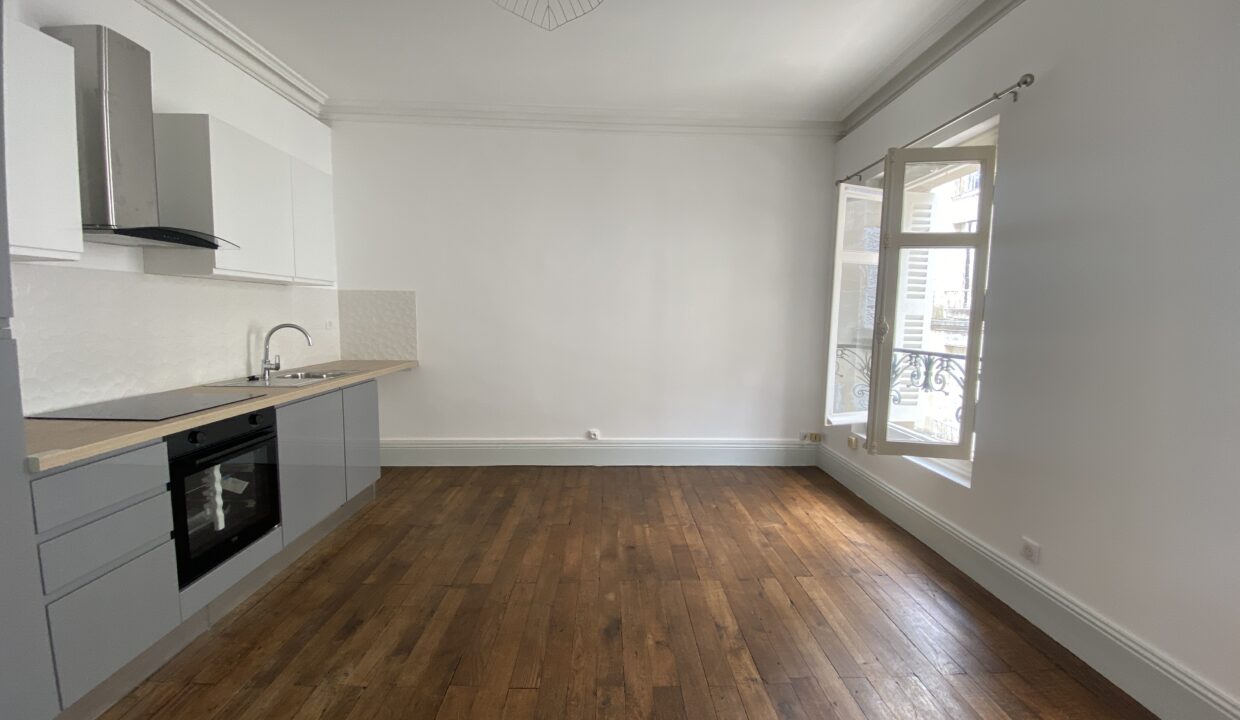 67CAT4-T2-poitiers-appartement-vide-rénové-cheminée-standing-centre-ville-8