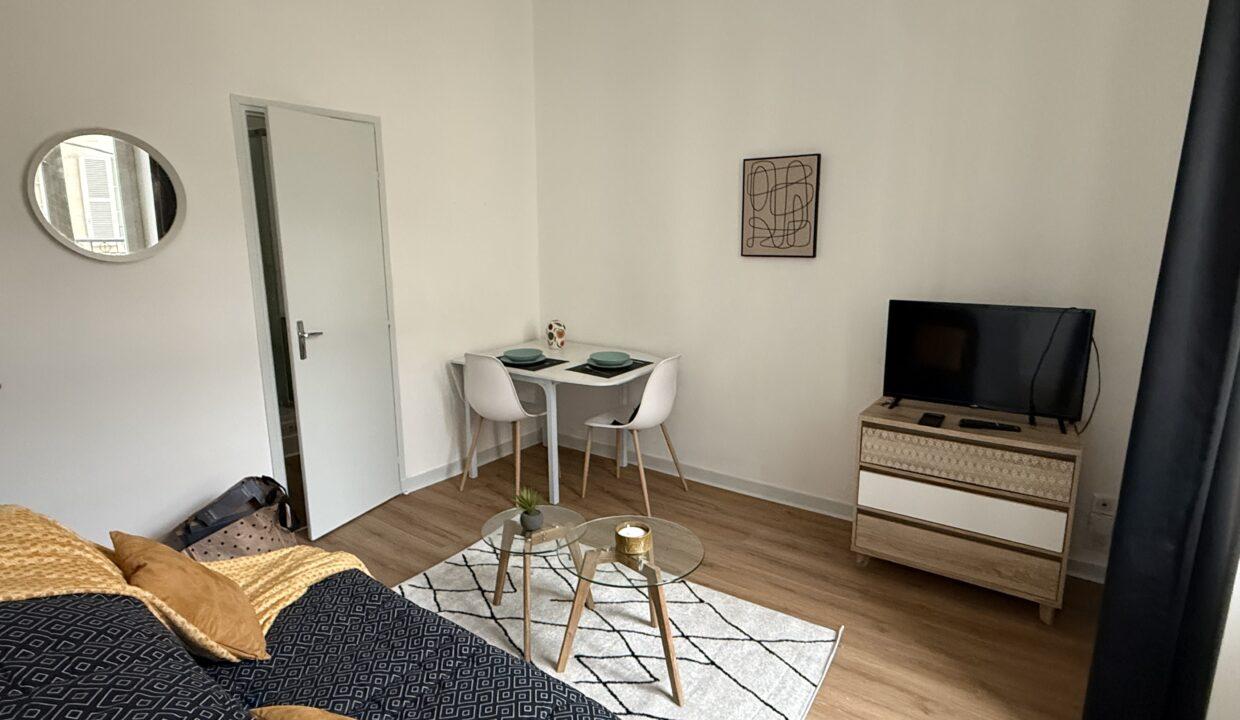 2PUY2-T1-appartement-centre-ville-meublé-rénové-1