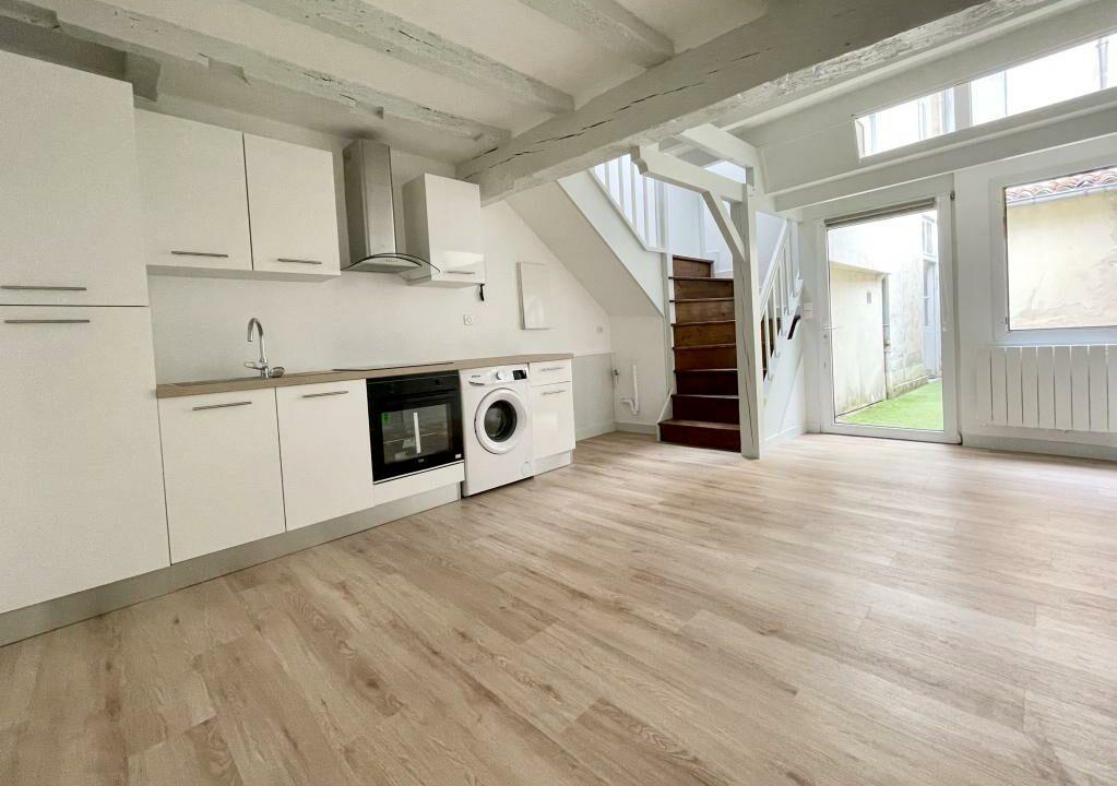 19RD9-T3-appartement-centre-ville-cours-privative-duplex-Poitiers-1