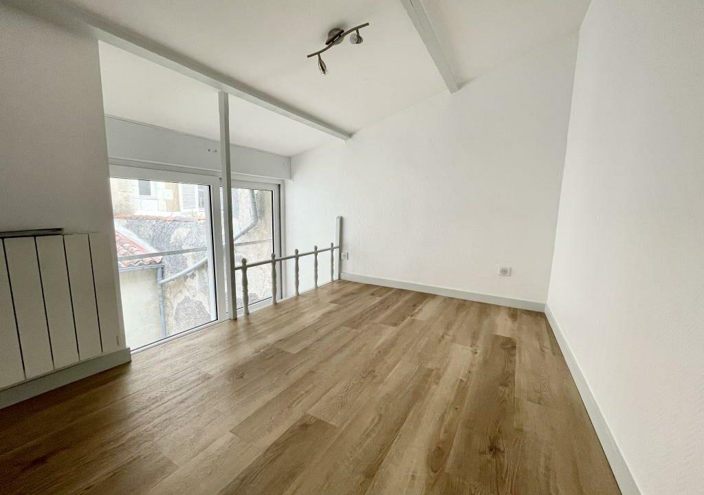 19RD9-T3-appartement-centre-ville-cours-privative-duplex-Poitiers-5