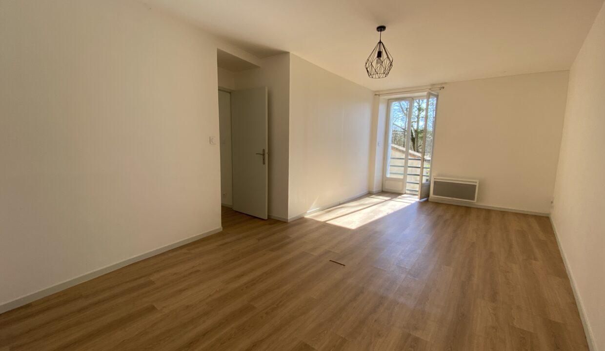 133TR7-T3-appartement-vide-parc-Blossac-1