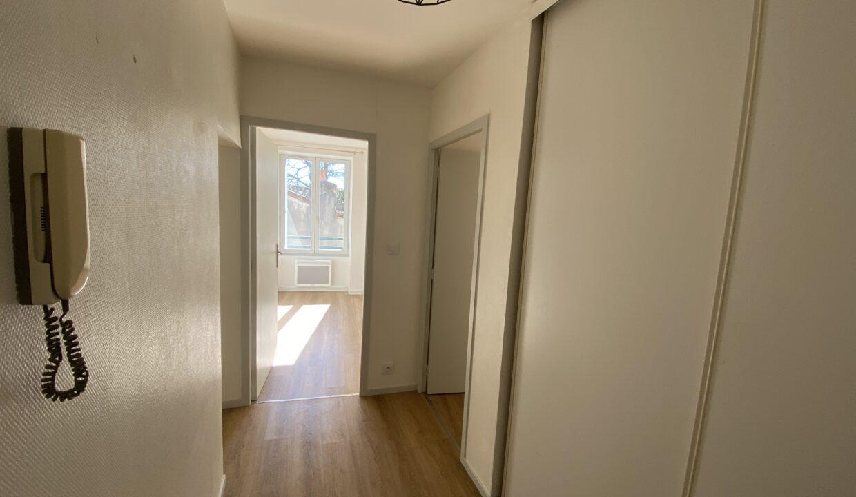 133TR7-T3-appartement-vide-parc-Blossac-11