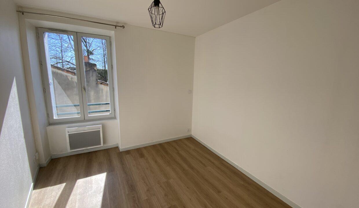 133TR7-T3-appartement-vide-parc-Blossac-12
