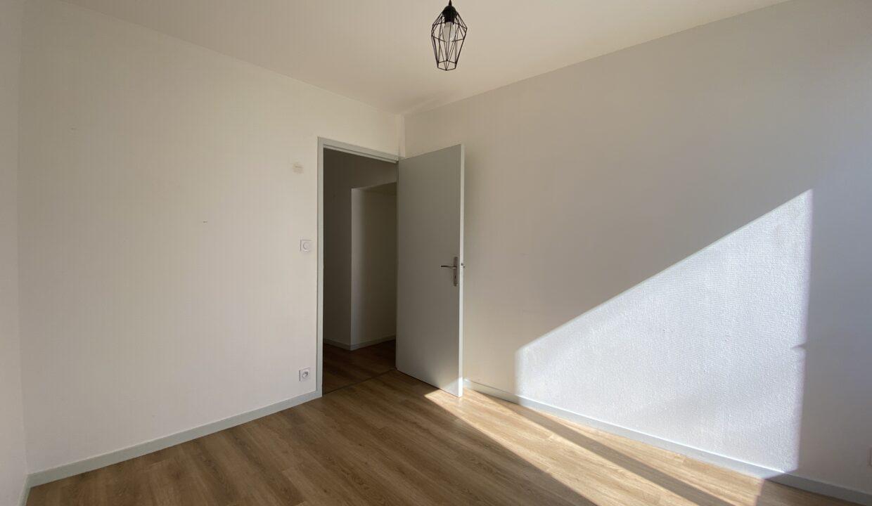 133TR7-T3-appartement-vide-parc-Blossac-17