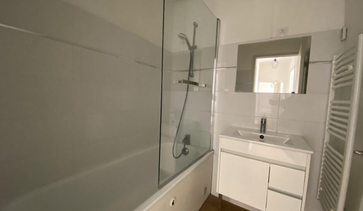133TR7-T3-appartement-vide-parc-Blossac-26