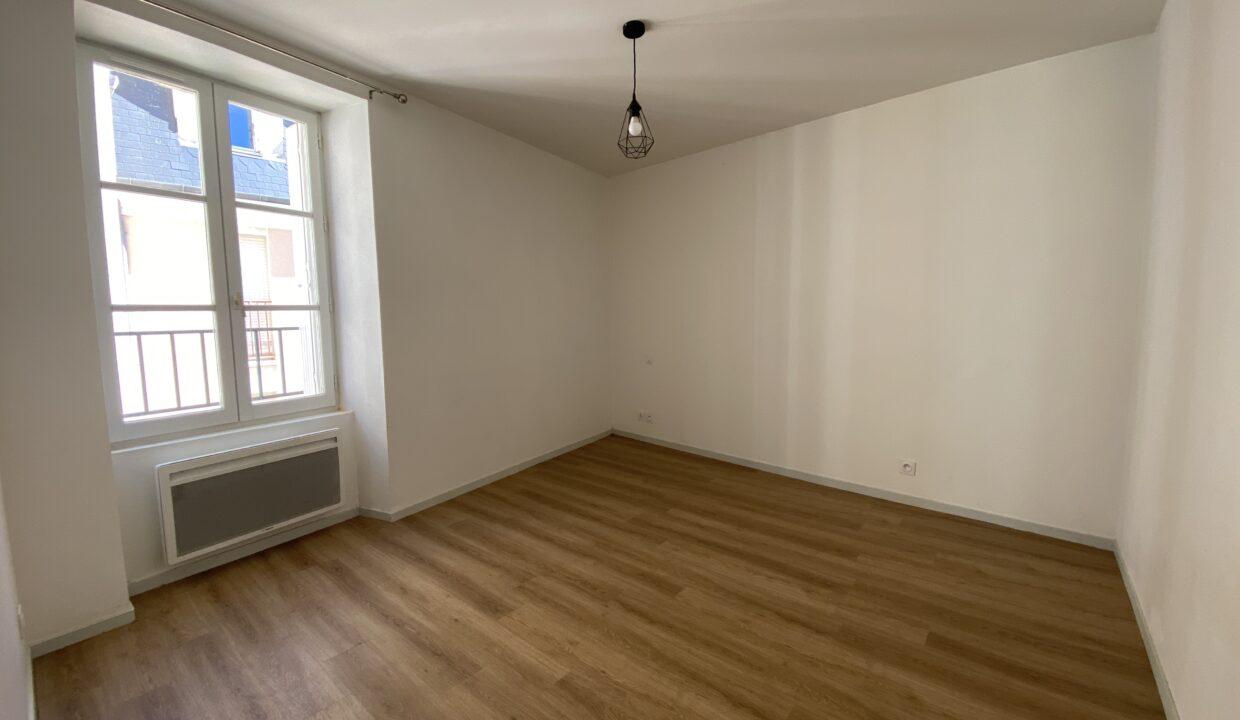 133TR7-T3-appartement-vide-parc-Blossac-28
