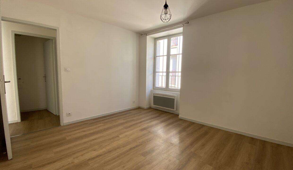 133TR7-T3-appartement-vide-parc-Blossac-30