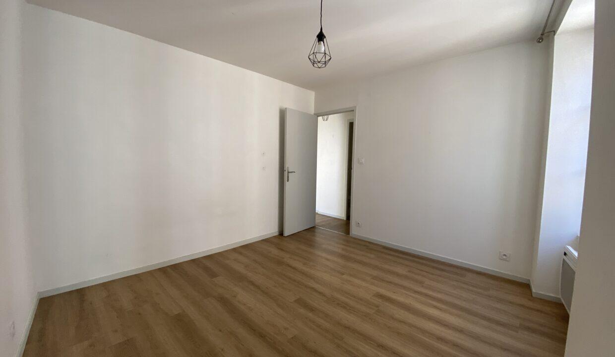 133TR7-T3-appartement-vide-parc-Blossac-31
