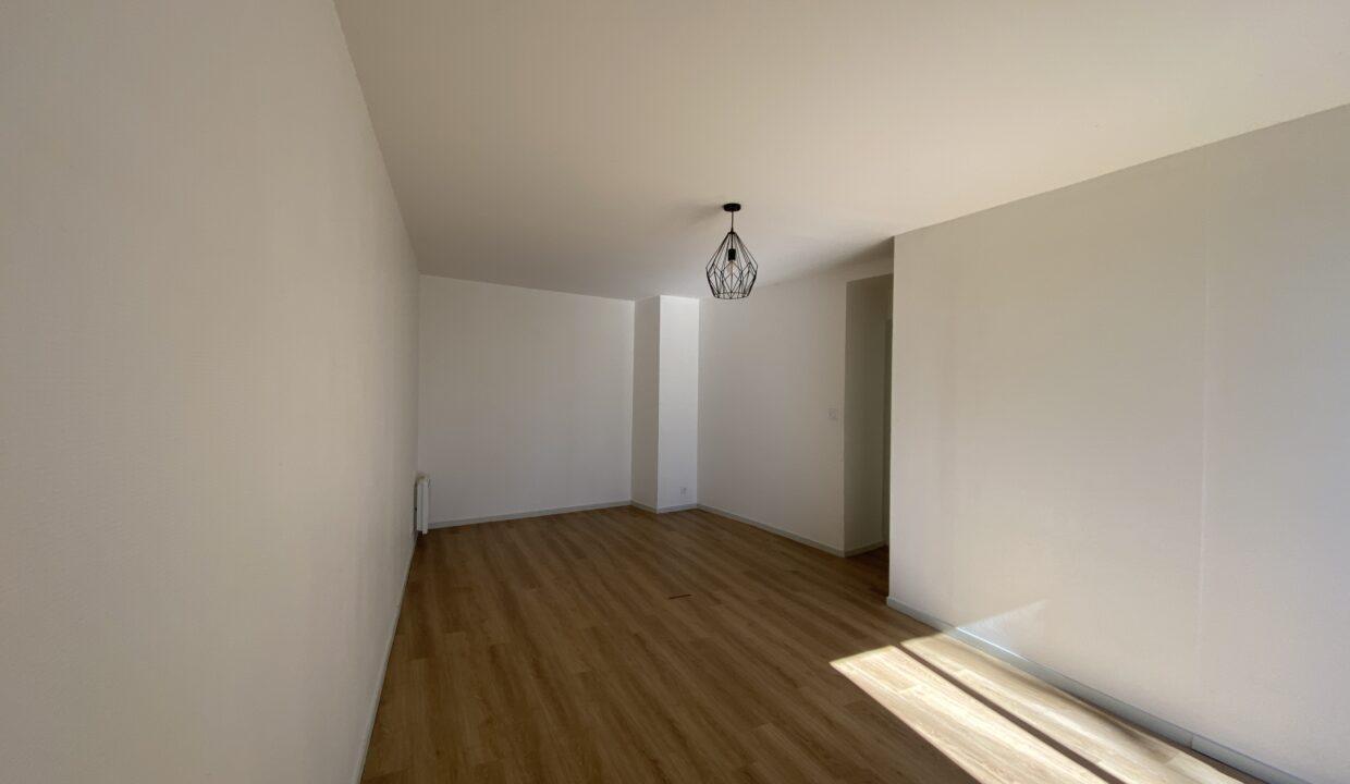 133TR7-T3-appartement-vide-parc-Blossac-5