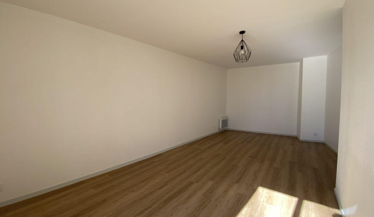 133TR7-T3-appartement-vide-parc-Blossac-7